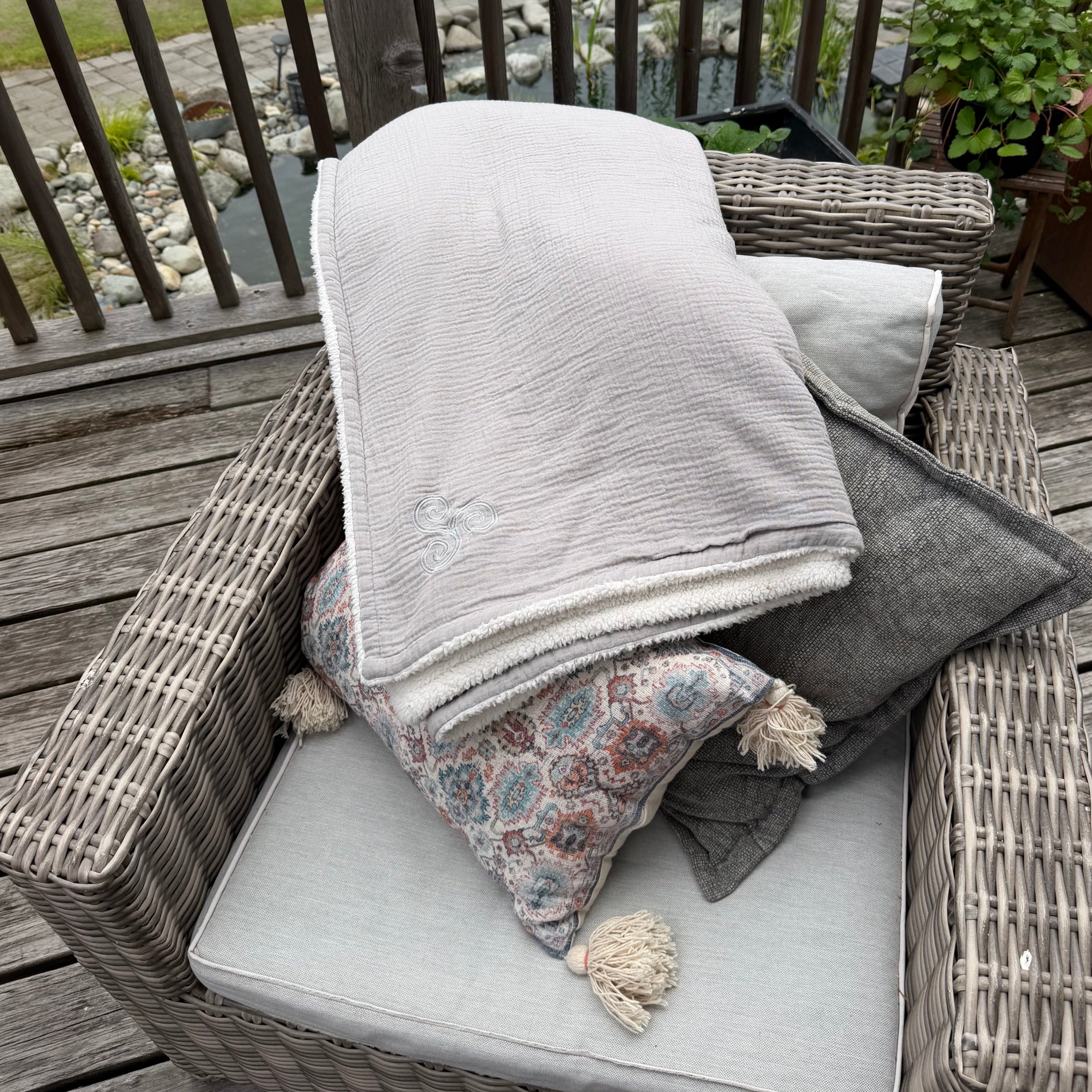 Purica Triskele Sherpa Cozy Blanket